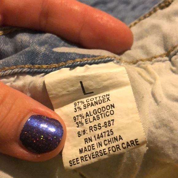 Super cute star denim jean shorts. Size L. - Picture 5 of 6